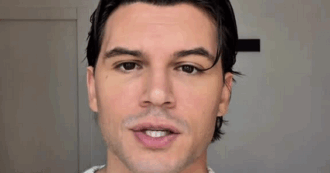 Copertina di “Perché ho denunciato Alfonso Signorini dopo 4 anni? Quando sei coinvolto in dinamiche di vergogna e paura ti colpevolizzi, temi di non essere creduto. Ho fatto terapia”: così Antonio Medugno in un video