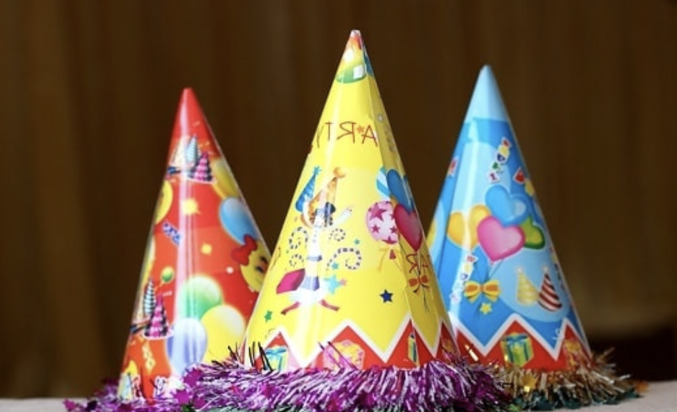 “Sono disgustata. Mia suocera e mia cognata hanno organizzato a mia insaputa il compleanno di mio figlio, con persone che lui non conosceva”: lo sfogo di una mamma è virale