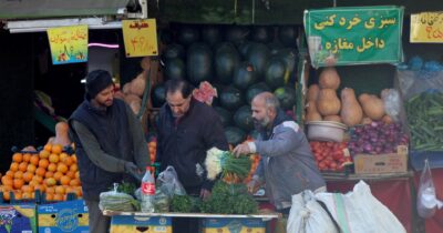 Copertina di Iran, si espandono le proteste per il carovita, Pezeskhian: “Incontreremo i manifestanti”