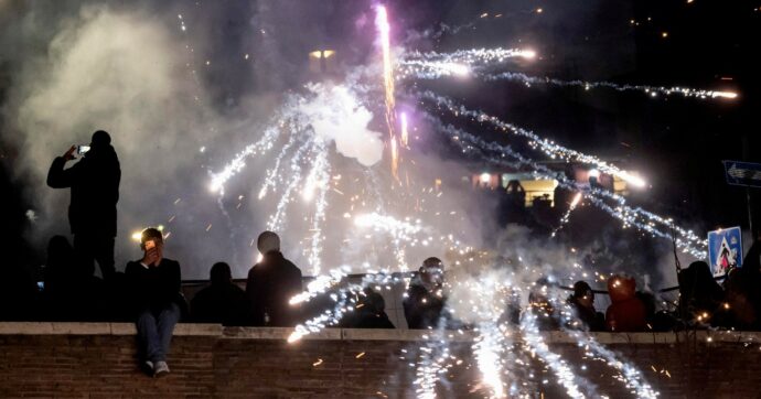 Napoli, ferito due volte in una notte per i botti