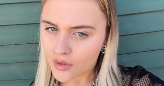 Copertina di BigMama riappare dimagrita su Tiktok. Un utente commenta: “Adesso sei davvero bella”, la risposta della cantante diventa virale – IL VIDEO