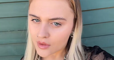 Copertina di BigMama riappare dimagrita su Tiktok. Un utente commenta: “Adesso sei davvero bella”, la risposta della cantante diventa virale – IL VIDEO