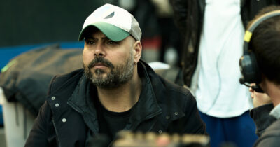 Copertina di “I bambini che vedono le città distrutte dalla guerra che fiducia avranno nel futuro e che uomini diventeranno? È anche la storia di Gomorra”: così Marco D’Amore