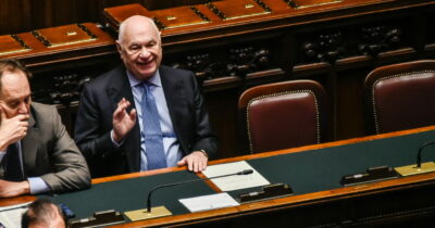 Copertina di Referendum, quasi 200mila firme contro la riforma Nordio. Conte: “Legge dannosa e pro-casta, continuiamo così”