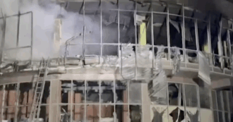 Copertina di Ucraina, droni russi Zaporizhzhia. Kiev: “Compiti un centro commerciale e decine di edifici residenziali”