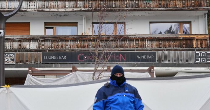 Sicurezza sotto accusa per la strage del Costellation bar di Crans Montana. “Le altre uscite ostruite dalle fiamme”