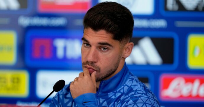 Botta e risposta sul calciatore israeliano in viola