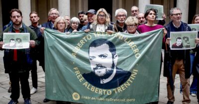Copertina di Alberto Trentini,  la madre invoca l’aiuto del  Papa