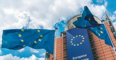 Copertina di Benefit, secondi lavori e  conflitti d’interesse nascosti: in Ue la trasparenza è solo  su carta