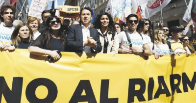 Copertina di Conte, tutto contro il riarmo. A marzo un evento a  Roma