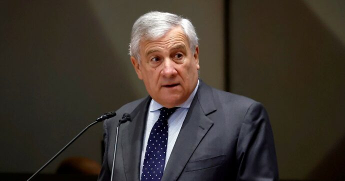 Copertina di Appello a Tajani  (che però tace): “L’Italia ci aiuti”