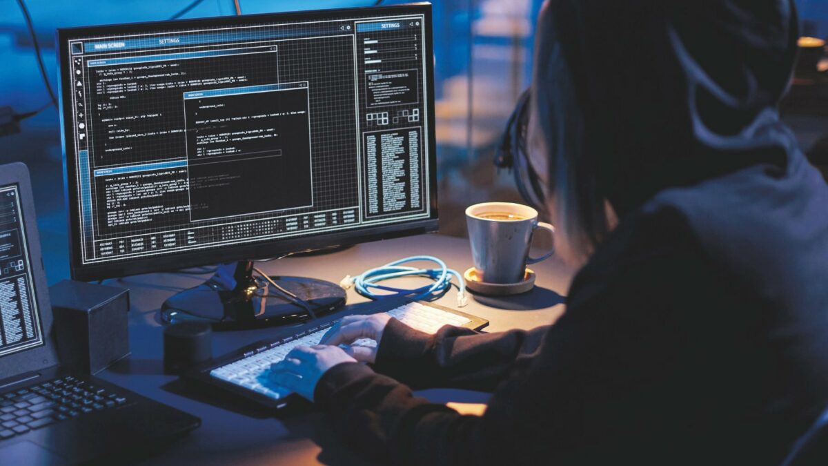 Il misterioso virus “Coruna” che colpisce gli iPhone “è sfuggito da un laboratorio dei servizi americani”. Realtà o suggestione? L’indagine di iVerify