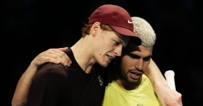 Copertina di Sinner sfida Alcaraz a Seul: il 2026 dei due campioni del tennis comincia con un match d’esibizione | Data, orario e dove vederlo in tv