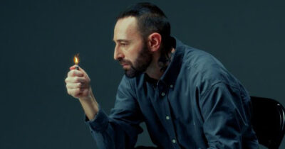 Copertina di “I Coma_Cose? È stata una bellissima gabbia. Era già collassato a livello creativo. Mischiare amore e musica è pericolosissimo”: parla Fausto Lama