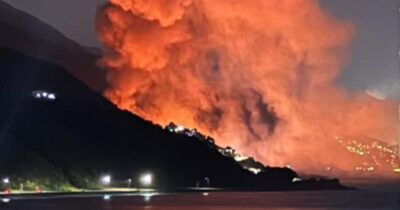 Copertina di Venezuela, esplosioni e aerei su a Caracas. “Colpite basi militari”. Maduro: “Gravissima aggressione degli Usa, ci difenderemo”