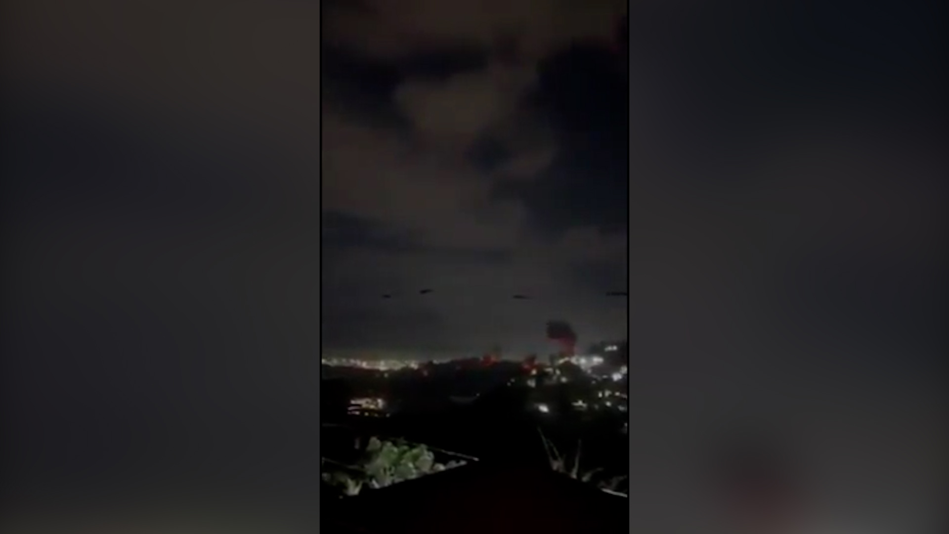 attacco usa al venezuela elicotteri e aerei usa volano a bassa quota su caracas il video da Ilfattoquotidiano.it attacco usa al venezuela elicotteri e aerei usa volano a bassa quota su caracas il video