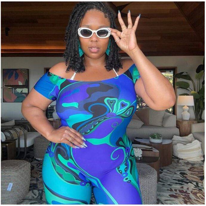 Lizzo si mostra in un minuscolo bikini bianco, dopo aver perso 27 chili: “Ho scoperto che il mio peso era uno scudo protettivo, una gioiosa zona di comfort”