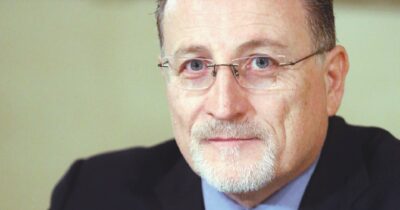 Copertina di Attacco al Venezuela, lo scrittore Antonio Nicaso: “Droga? È la scusa Caracas non conta nel narcotraffico”