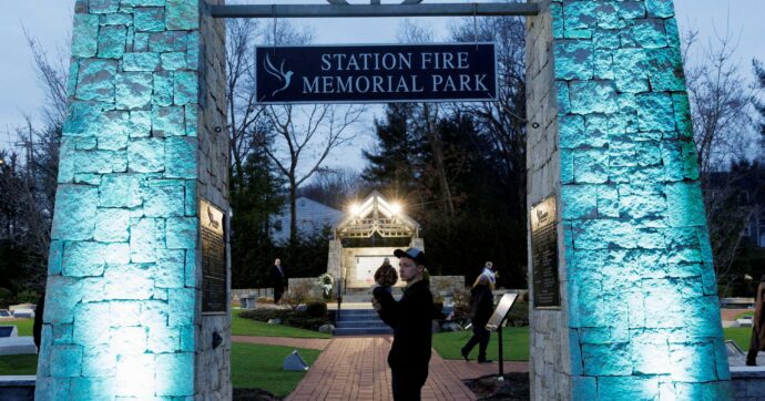 Gina Russo, sopravvissuta alla strage di Rhode Island: “Ho rivisto lo stesso rogo di 23 anni fa: incredibile che sia successo ancora”