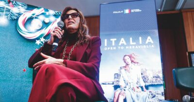 Copertina di L’ultima di Santanchè: al Turismo 300 piatti in ceramica con la Venere