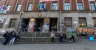 Copertina di Crans Montana, l’angoscia della terza D del liceo Virgilio di Milano: 4 compagni di classe sono in condizioni critiche