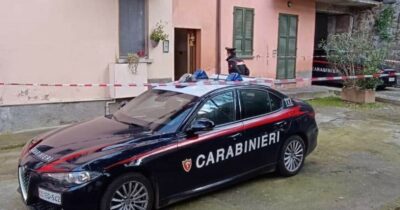 Copertina di Accoltellata al collo dal marito: 45enne in gravi condizioni. Fermato l’uomo