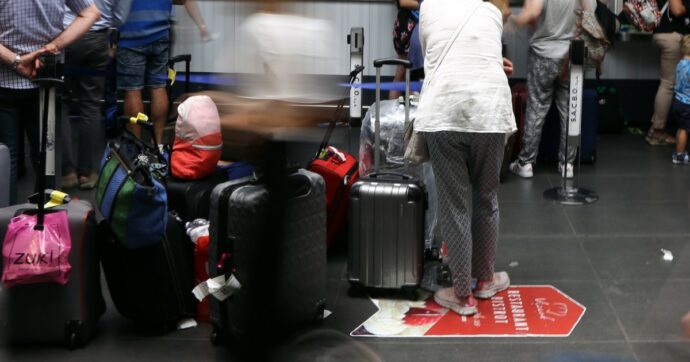 Un guasto tecnico e la nebbia bloccano l’aeroporto di Orio al Serio: disagi per i passeggeri tra ritardi e voli cancellati