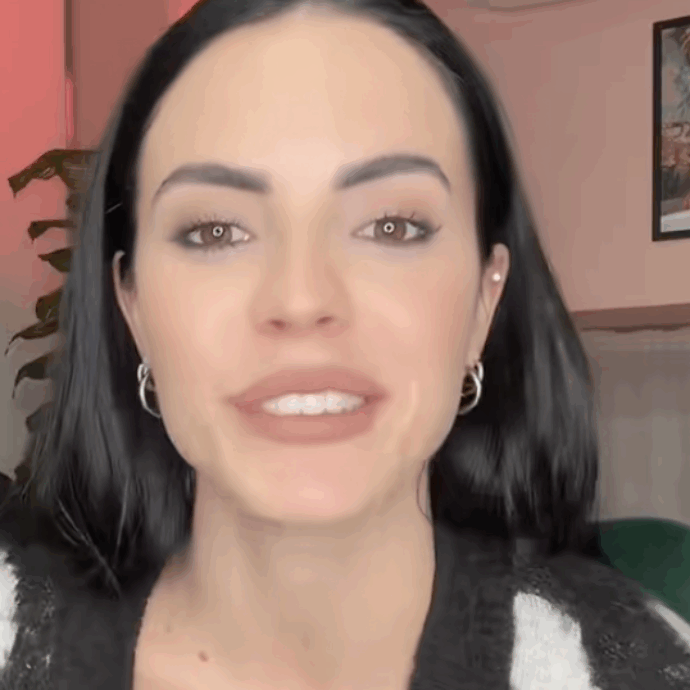 “Una ex showgirl che potrebbe essere mia mamma o anche mia nonna, va a dire in giro che sono antipatica e inguardabile”: l’ex velina Shaila Gatta furibonda