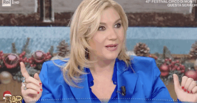 Copertina di “Divento pazza, la mia testa non transige. Questi discorsi nel 2026 non li voglio sentire”: scontro tra Serena Bortone e Rosanna Lambertucci su donne e lavoro