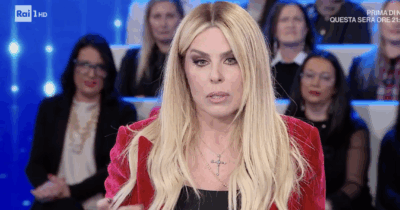 Copertina di “Ho avuto un malore alla stazione mentre partivo per Domenica In”: la disavventura di Loredana Lecciso