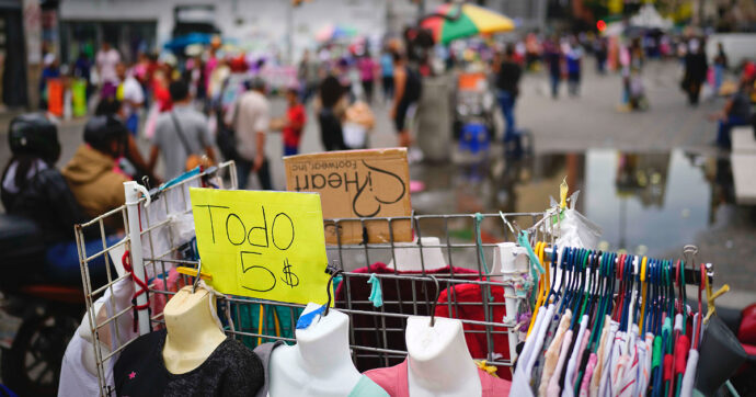 Venezuela, gli squali della finanza Usa già pronti per un viaggio a Caracas: “A marzo con hedge fund e gestori”