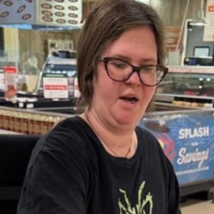 Va a dormire con il raffreddore e si risveglia giorni dopo con tutti gli arti amputati: la terribile storia di Cassandra Marshall. “Mi avevano detto che era influenza, il mattino dopo non respiravo più”