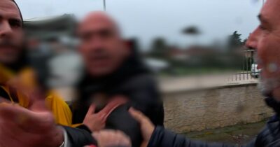 Copertina di Operatore di Local Team aggredito a Ciampino mentre documentava i danni del forte vento