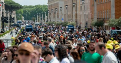 Copertina di Il maxi-fiasco del Giubileo: cantieri aperti, turismo flop