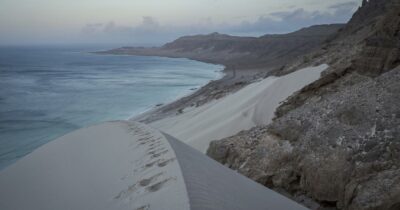 Copertina di Yemen, centinaia di turisti bloccati sull’isola di Socotra: ci sono anche 86 italiani