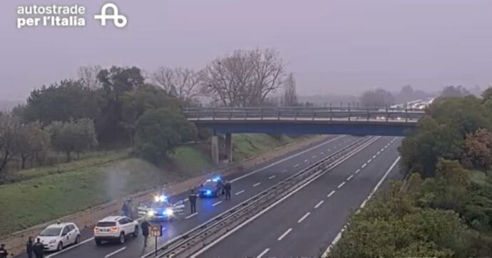 Copertina di Assalto a un portavalori sulla A14: commando in azione nel Chietino. Traffico bloccato in autostrada