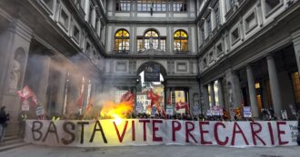 Copertina di Uffizi, la protesta dei lavoratori in appalto non rinnovati: “Lasciati a casa dopo 17 anni di precariato”