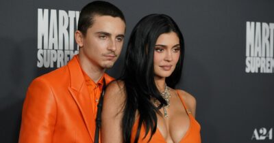 Copertina di “Non ce l’avrei mai fatta senza di te, grazie dal profondo del cuore. Ti amo”, la dedica di Timothée Chalamet a Kylie Jenner ai Critics Choice Awards 2026