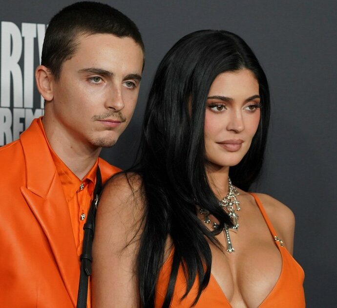 “Non ce l’avrei mai fatta senza di te, grazie dal profondo del cuore. Ti amo”, la dedica di Timothée Chalamet a Kylie Jenner ai Critics Choice Awards 2026