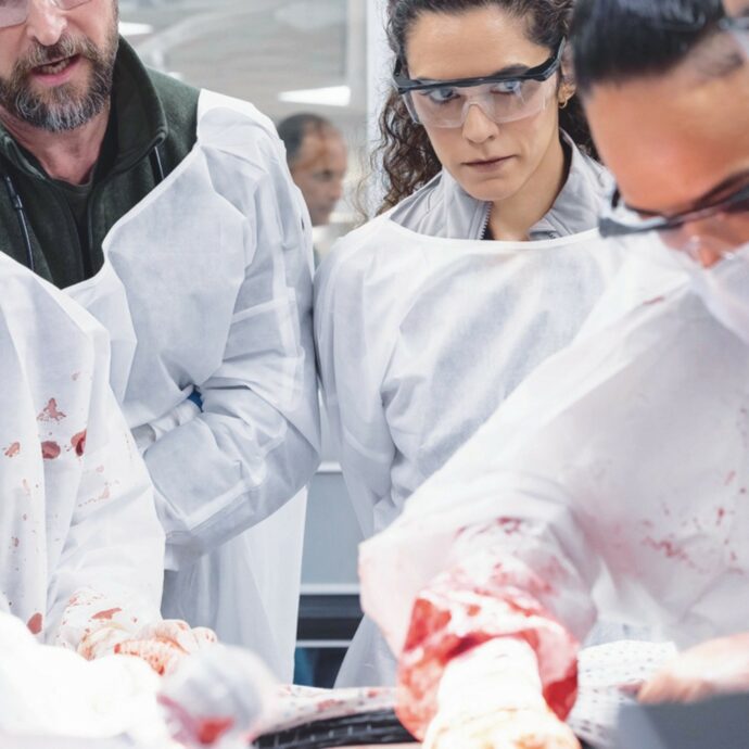 Pillole dagli sconosciuti, madri infermiere e IA: riapre il pronto soccorso (in tv) con ‘’The Pitt 2’’