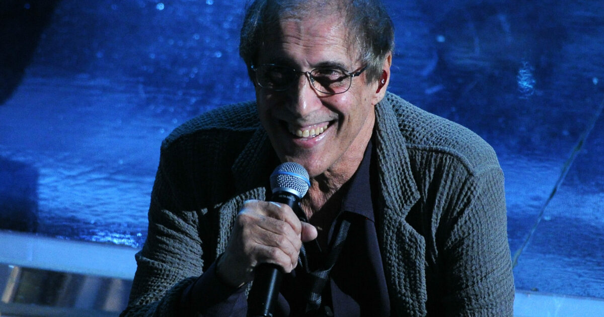 “Papà Adriano Celentano compie 88 anni, ma ha una testa che viaggia come ne avesse 40. Non si è mai fatto abbindolare dal successo”: così la figlia Rosita