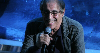 Copertina di “Papà Adriano Celentano compie 88 anni, ma ha una testa che viaggia come ne avesse 40. Non si è mai fatto abbindolare dal successo”: così la figlia Rosita