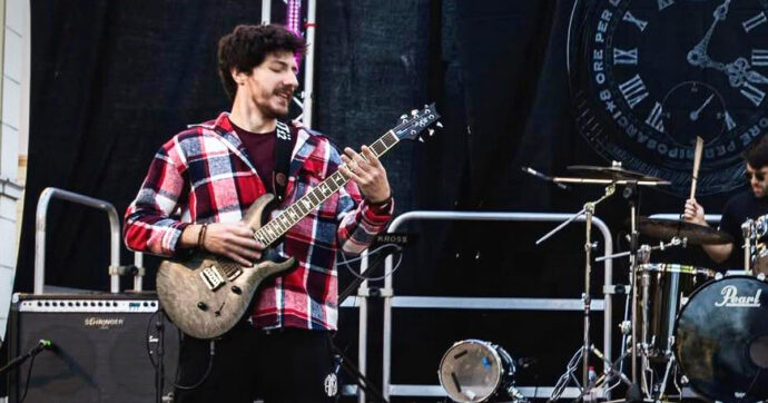 L’omicidio del capotreno a Bologna, chi era Alessandro Ambrosio. Gli amici: “Una vita non può spegnersi così”