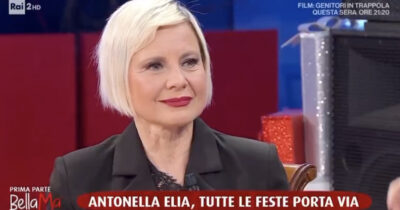 Copertina di “La personalità di Valeria Marini è di me*da! Si fa la posta del cuore a casa”: Antonella Elia senza peli sulla lingua a “BellaMa’” crea imbarazzo in studio – VIDEO