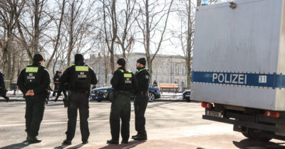 Copertina di Berlino, blackout elettrico: dopo tre giorni ancora 25mila famiglie senza luce