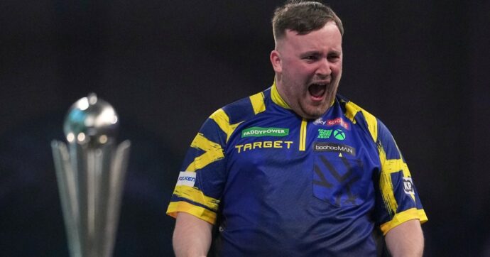 Luke Littler, il fenomeno anticonvenzionale della generazione social gioca a freccette