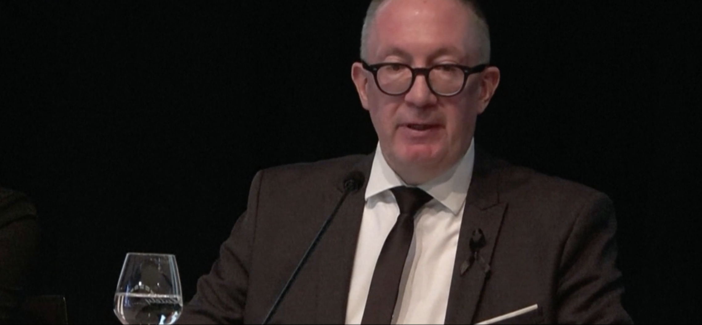 Copertina di Crans-Montana, il sindaco ammette: “Nel locale nessun controllo periodico dal 2020”