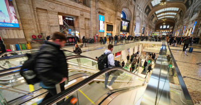 Copertina di Omicidio del capotreno a Bologna, il sospettato fermato e rilasciato dopo il delitto: la ricerca non era ancora partita