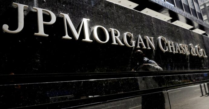JP Morgan: Parigi rischia un nuovo taglio del rating