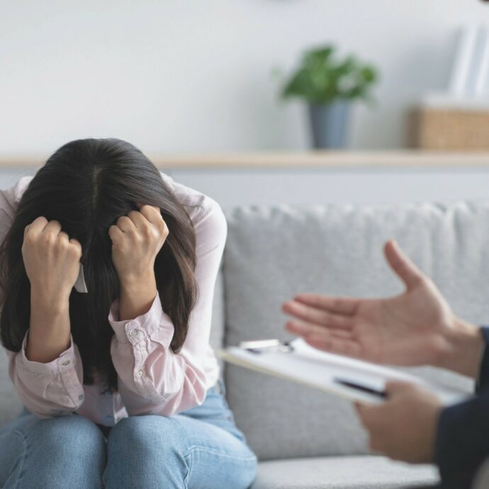 Il masochismo è la nuova pandemia silenziosa, tra legami d’amore tossici e crisi della democrazia